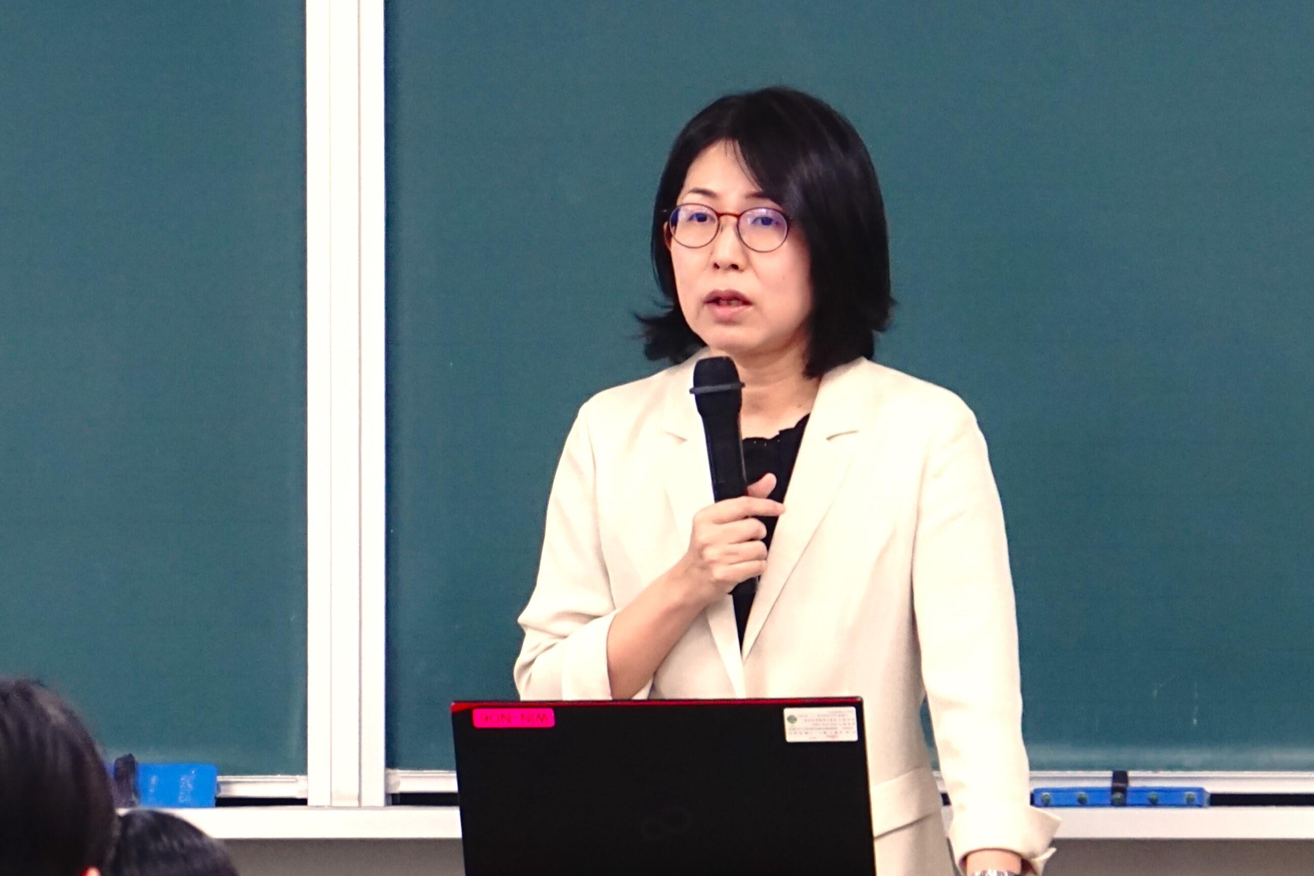 体験授業（四方教授）