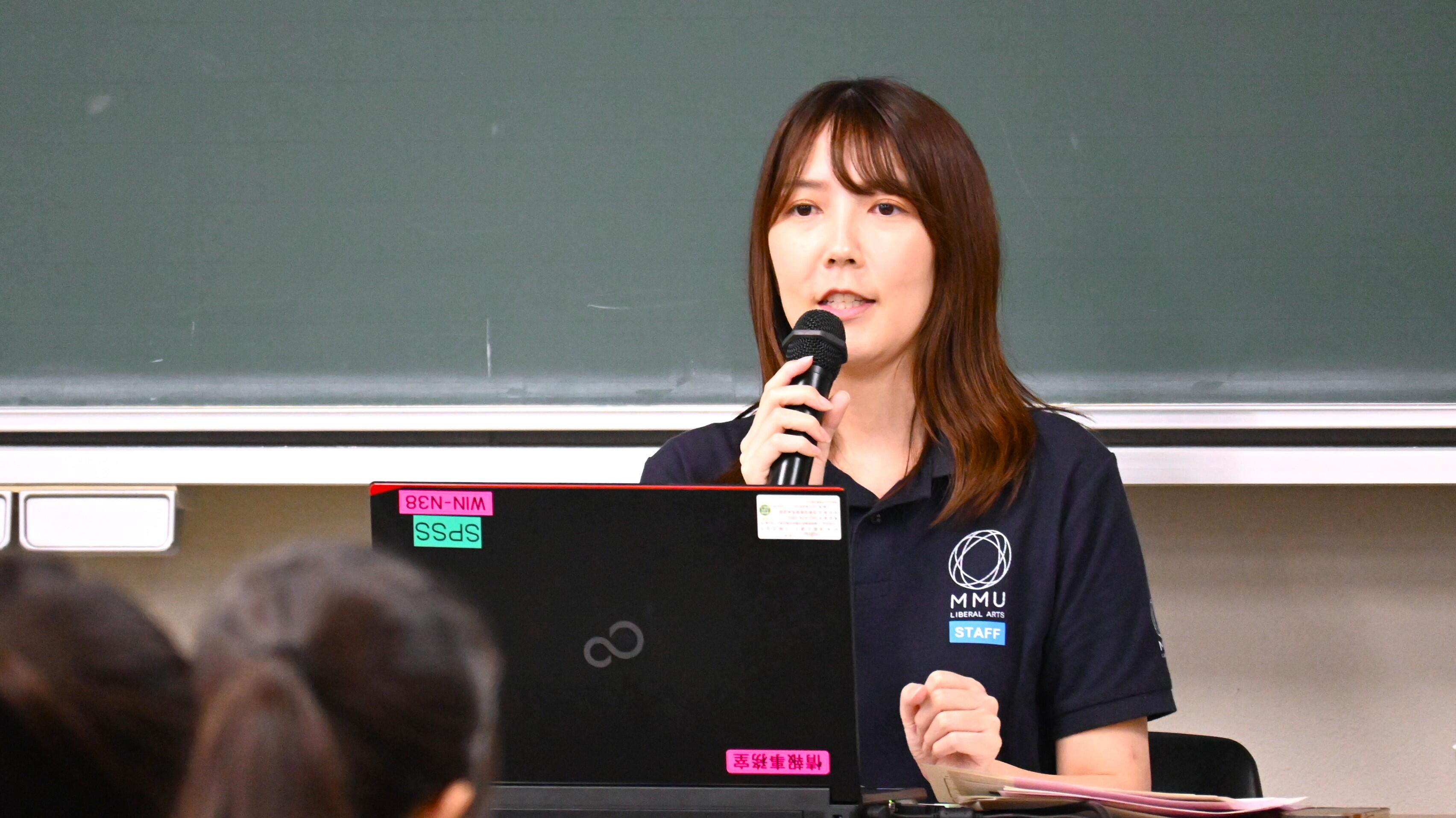 職員による説明の様子