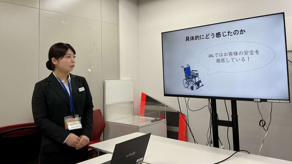 学生が発表中の様子